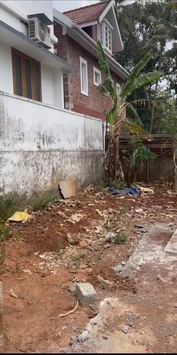 Balcony in  Plot at Viyyur – for Sale
