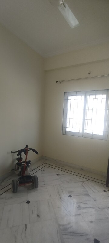 Room in 2.5 BHK Apartment at Narsingi – for Rent