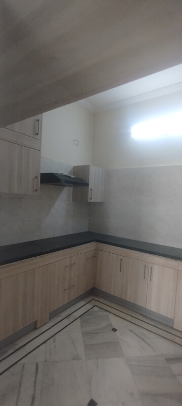 Room in 2.5 BHK Apartment at Narsingi – for Rent