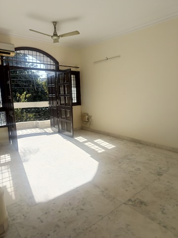 Room in 2 BHK Independent House at Sector 39 – for Rent