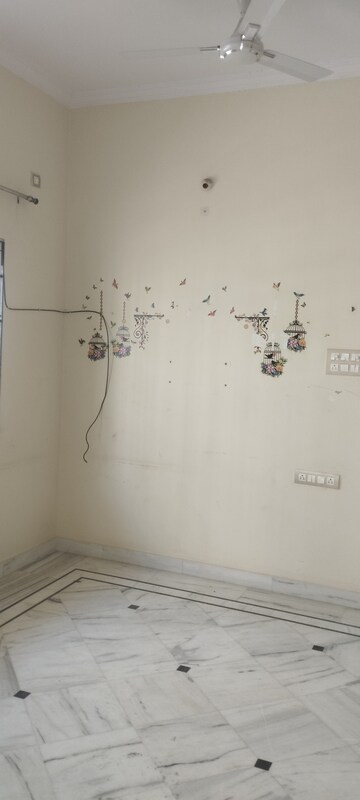 Room in 2.5 BHK Apartment at Narsingi – for Rent