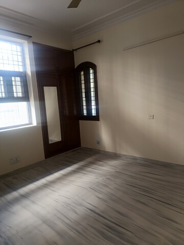 Room in 2 BHK Independent House at Sector 39 – for Rent