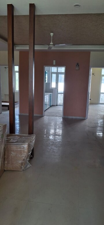 Room in 3 BHK Apartment at Ambika Florence Park, North Mullanpur – for Rent