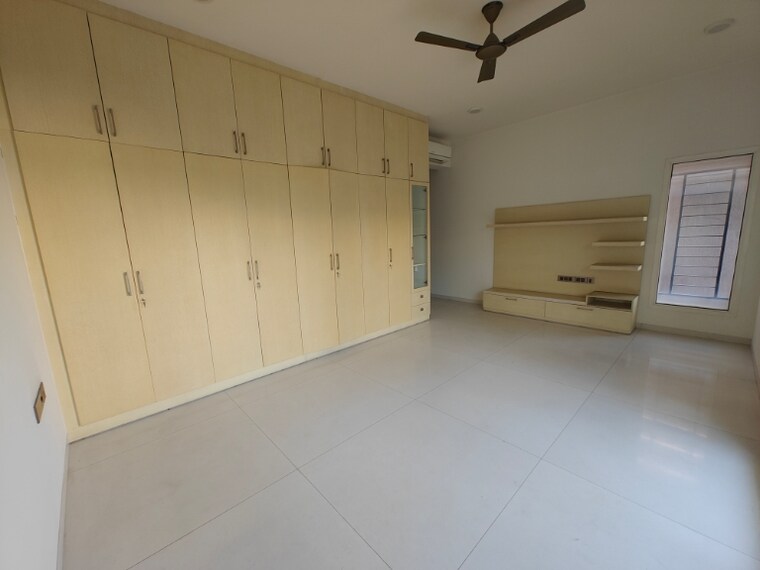 Bedroom, sobha-international-city-presidential-villa 4 Bedroom 225 Sq.Yd. Villa In Sector 109 Gurgaon 8318858