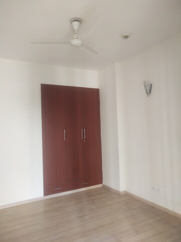 Room in 3 BHK Apartment at Moti Nagar – for Rent