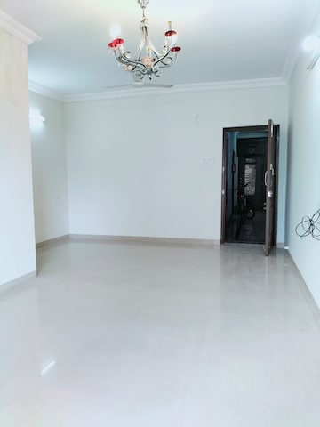 Room in 2 BHK Apartment at K Raheja Heights, Malad East – for Rent