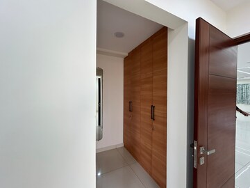 Room in 4 BHK Apartment at Aparna Luxor Park, Kondapur – for Rent
