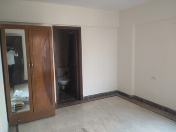 Room in 2 BHK Apartment at K Raheja Interface Heights, Malad West – for Rent