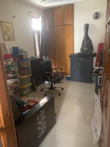 Master Bedroom in 2.5 BHK Apartment at IFS Apartment, Sector 56 – for Rent