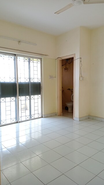 Room in 3 BHK Apartment at Kumar Urban Kubera Bahaar, Pashan – for Rent