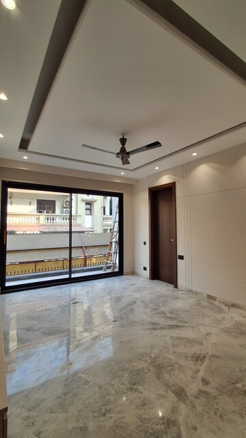 Room in 2.5 BHK Apartment at Kush Regency, Andheri West – for Sale