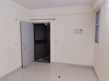 Room in 3 BHK Apartment at Adore Happy Homes Exclusive, Sector 86 – for Rent