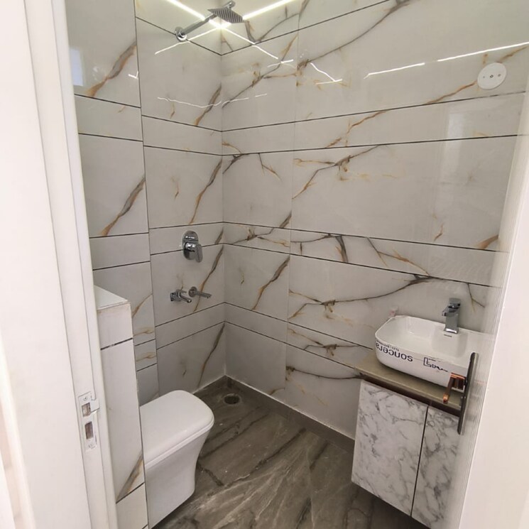 Bathroom, subhash nagar 2 Bedroom 100 Sq.Yd. Builder Floor In Subhash Nagar Delhi 8319341