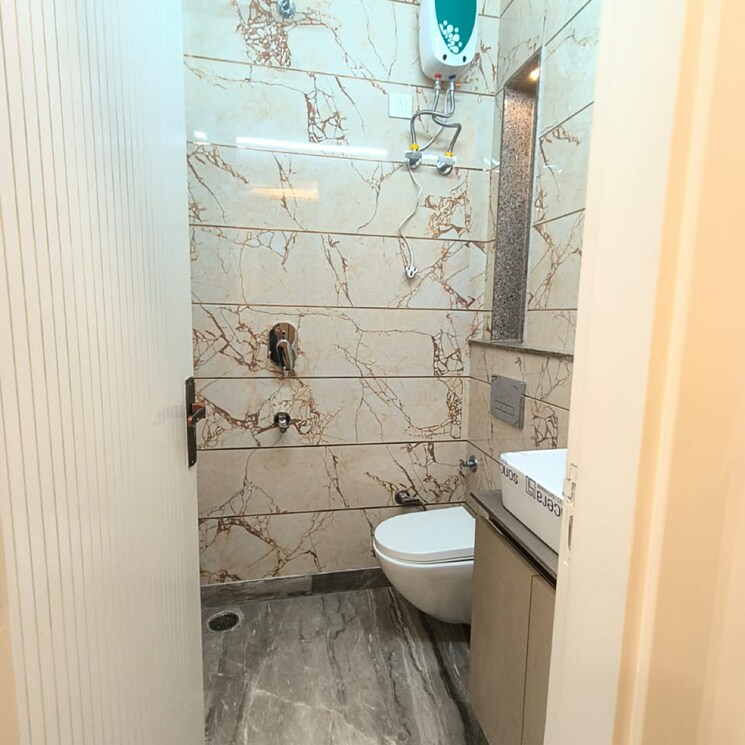 Bathroom, subhash nagar 2 Bedroom 100 Sq.Yd. Builder Floor In Subhash Nagar Delhi 8319341