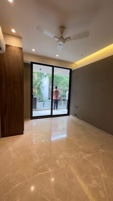 Room in 3 BHK Apartment at New Rajinder Nagar – for Sale