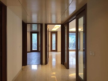 Room in 3 BHK Builder Floor at Panchsheel Park – for Rent