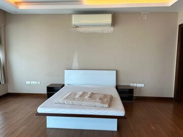 Bedroom in 5 BHK Apartment at Prabhadevi CHS, Prabhadevi – for Rent