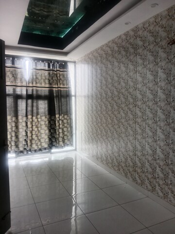 Room in 1.5 BHK Builder Floor at Ansals Sushant City – for Rent