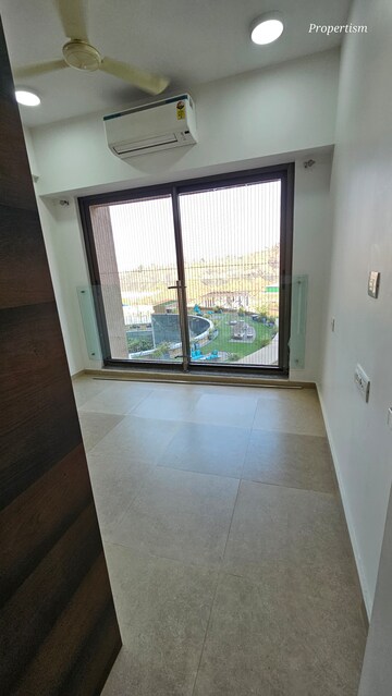 Room in 2 BHK Apartment at Kanakia Silicon Valley, Powai – for Rent