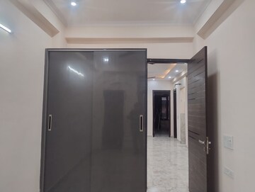 Furnished Amenities in 2 BHK Apartment at Lajpat Nagar I – for Rent