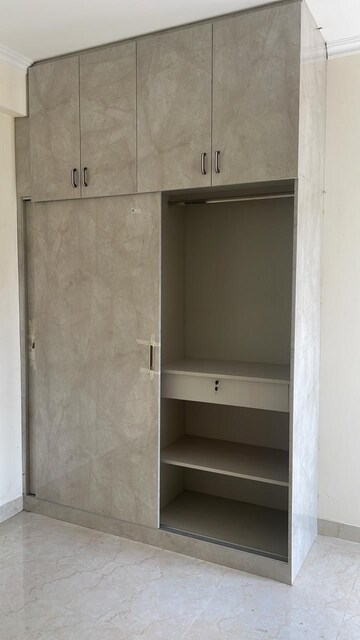 Furnished Amenities in 2 BHK Apartment at Lajpat Nagar I – for Rent