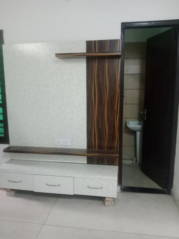 Room in 1.5 BHK Builder Floor at Huda – for Rent