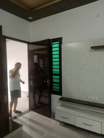 Room in 1.5 BHK Builder Floor at Huda – for Rent