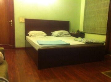 Bedroom in 4 BHK Builder Floor at Panchsheel Park – for Rent