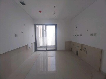 Room in 4 BHK Apartment at Rustomjee Crown, Prabhadevi – for Rent