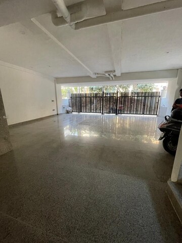 Living Room in 1 BHK Builder Floor at Queens Plaza, Sector 43 – for Rent