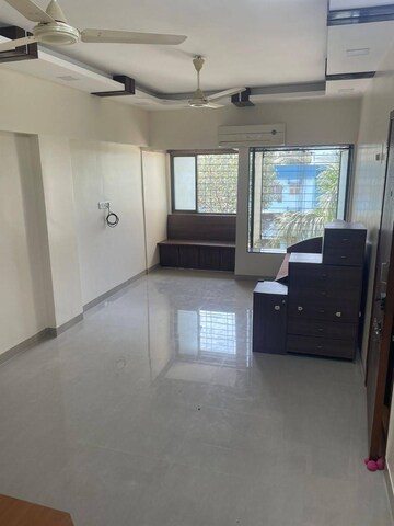 Room in 2 BHK Apartment at Andheri West – for Rent