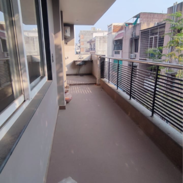 Balcony in 4 BHK Builder Floor at Unitech South City II, South City 2 – for Rent