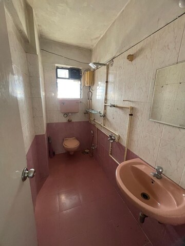 Bathroom in 3 BHK Apartment at Windsor Tower, Andheri West – for Sale