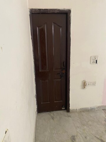 Room in 2 BHK Apartment at Indrapuram – for Rent