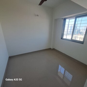 Room in 1 BHK Apartment at Goregaon West – for Rent