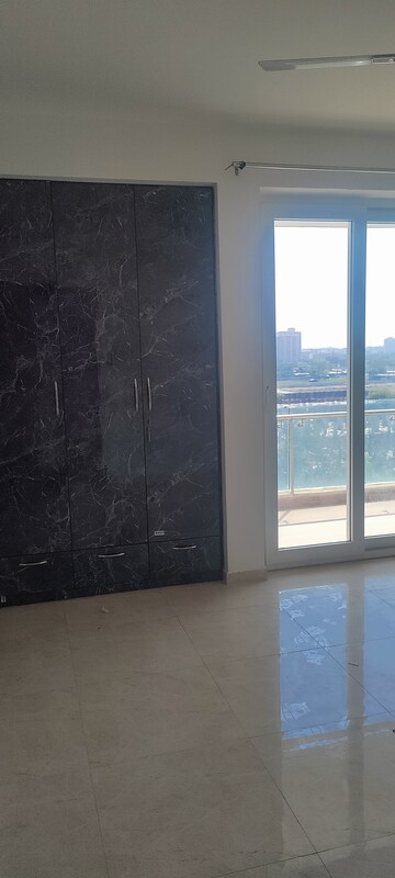 Room in 3 BHK Apartment at Omaxe Royal Residency Faridabad, Sector 79 – for Rent