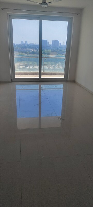 Room in 3 BHK Apartment at Omaxe Royal Residency Faridabad, Sector 79 – for Rent