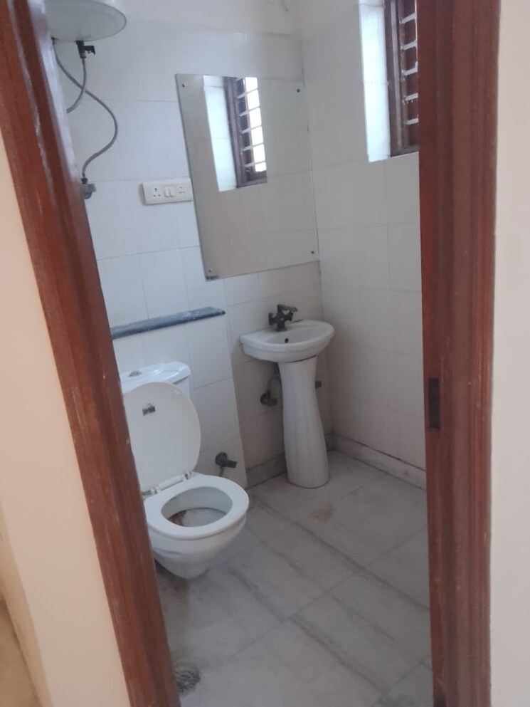 Bathroom, new colony 3 Bedroom 1900 Sq.Ft. Apartment In New Colony Nagpur 8320440