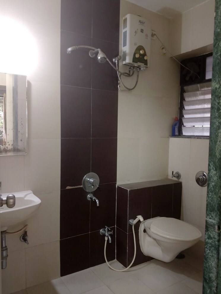 Bathroom, ridhi-sidhi-nisarg-paradise 2 Bedroom 981 Sq.Ft. Builder Floor In Dhayari Pune 8320458