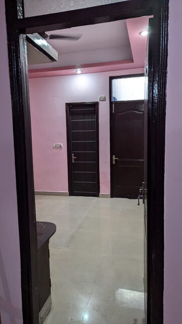 Room in 2 BHK Builder Floor at Gyan Khand – for Rent