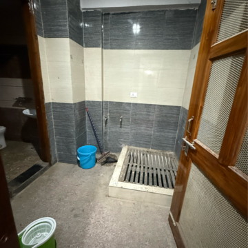 Bathroom in 1.5 BHK Builder Floor at Sector 63a – for Rent