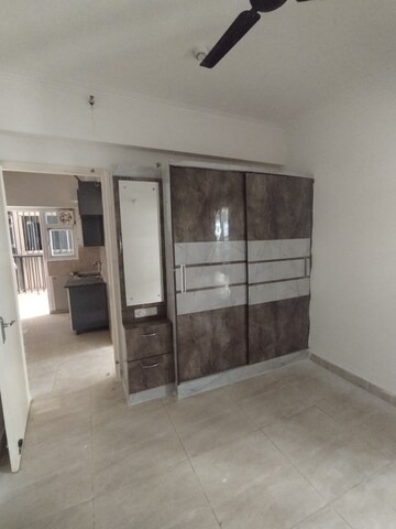 Room in 3 BHK Apartment at Gaur City 2 - 14th Avenue, Sector 16c Greater Noida – for Rent