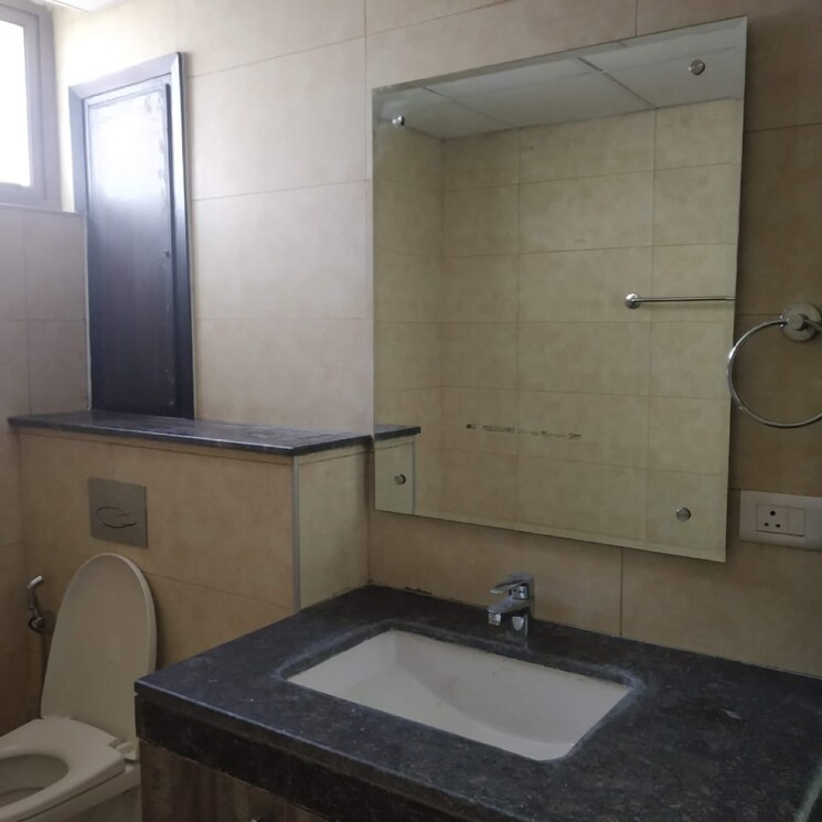 Bathroom, tata-primanti-executive-apartments 4 Bedroom 3300 Sq.Ft. Apartment In Dhani Gurgaon 8320630