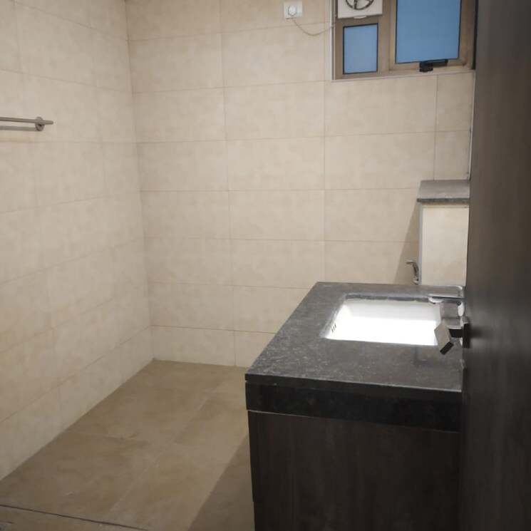 Bathroom, tata-primanti-executive-apartments 4 Bedroom 3300 Sq.Ft. Apartment In Dhani Gurgaon 8320630