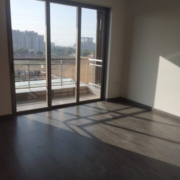 Room in 4 BHK Apartment at Tata Primanti-Executive Apartments, Dhani – for Rent