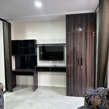 Master Bedroom in 1 BHK Builder Floor at Sector 52 – for Rent