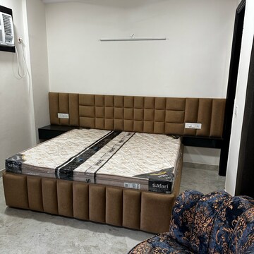 Bedroom in 1 BHK Builder Floor at Sector 52 – for Rent