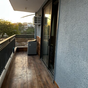 Balcony in 1 BHK Builder Floor at Sector 52 – for Rent