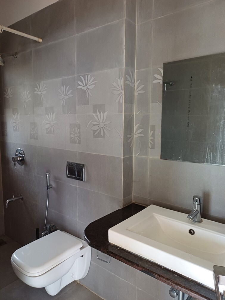 Bathroom, matunga west 3 Bedroom 1200 Sq.Ft. Apartment In Matunga West Mumbai 8320661
