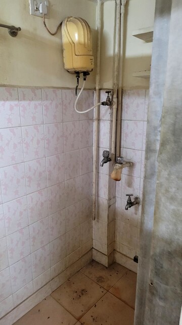 Bathroom in 1 RK Apartment at The Tenants CHS, Sion – for Sale